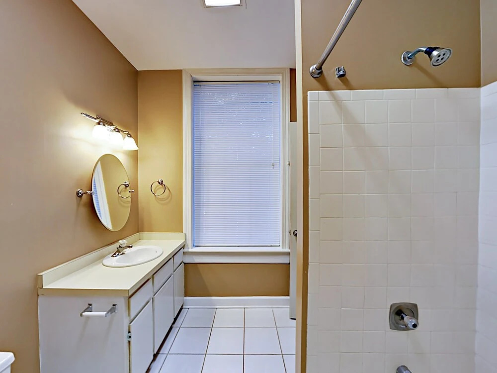 E Liberty Townhouse Unit 125, 127a and 127b 5 Bedrooms 4.5 Bathrooms T
