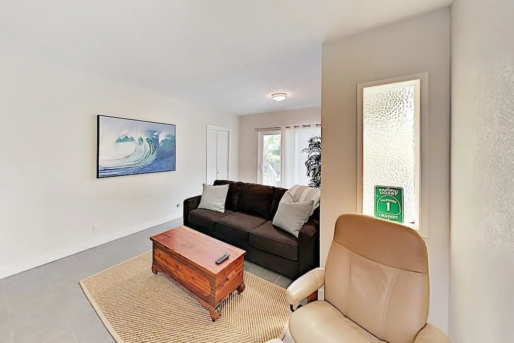 Ocean-View Hideaway W/ Lush Patio, Steps To Beach! Home
