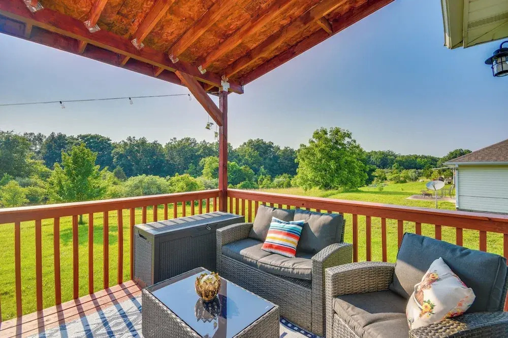 2 Mi to Dtwn Fulton: 'meadowlark' Home w/ Deck!