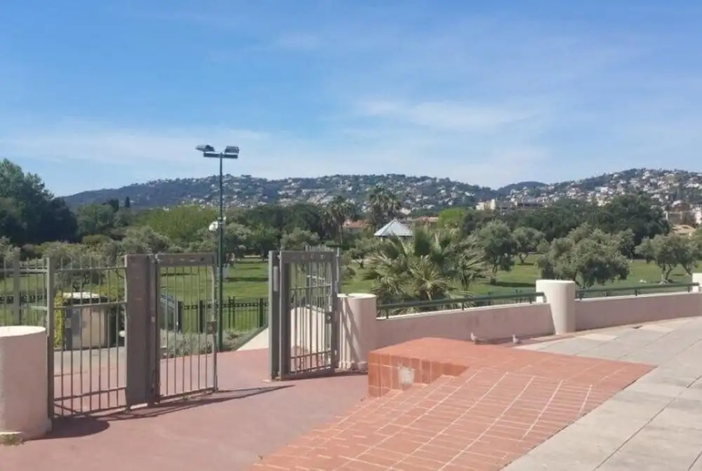 T3 juan rivage prox. plage parking