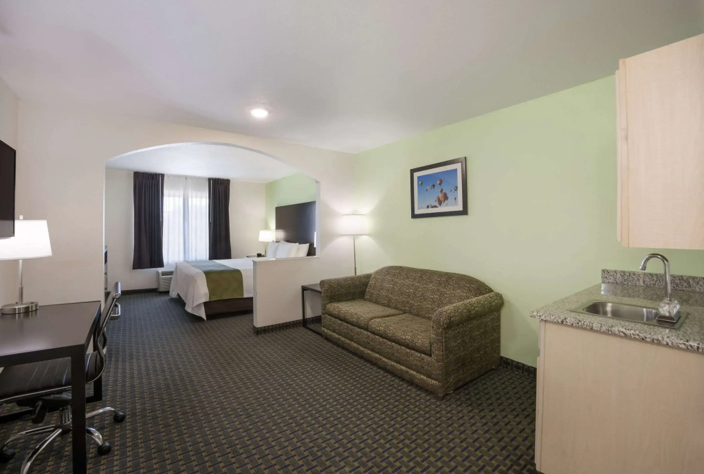 Quality Inn & Suites Clayton, NM