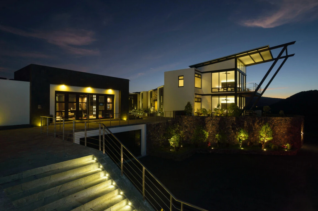 Pikaia Lodge
