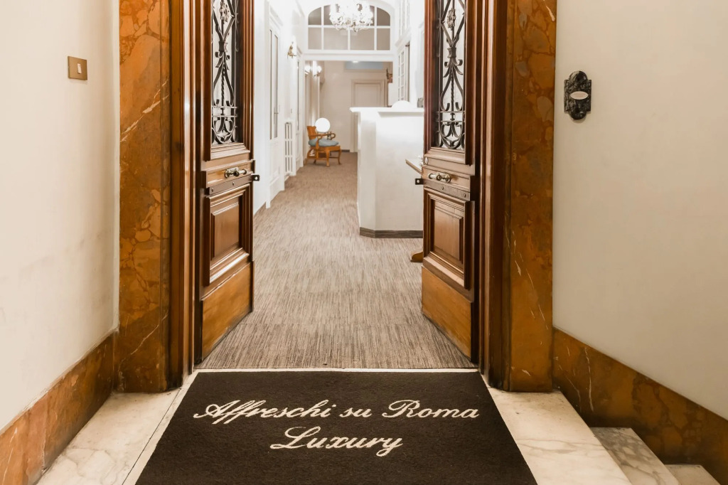 Affreschi Su Roma Luxury B&B
