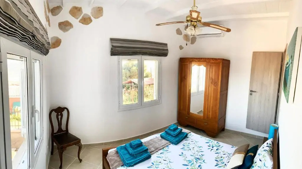 Sea view 4 bedrooms, 3 bathrooms Cottage