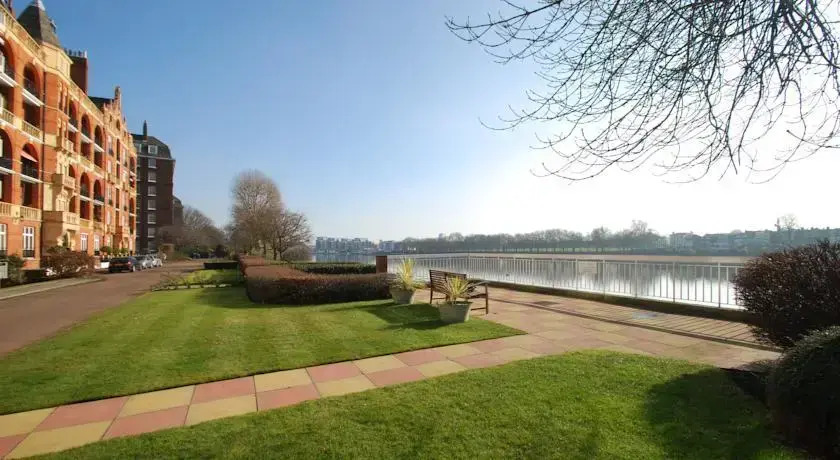 The London Agent - Hurlingham Mansion Flat SW6