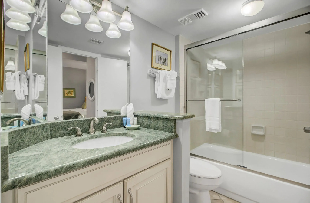 407 A Shipwatch by Avantstay Beach Front Condo w/ Ocean Views