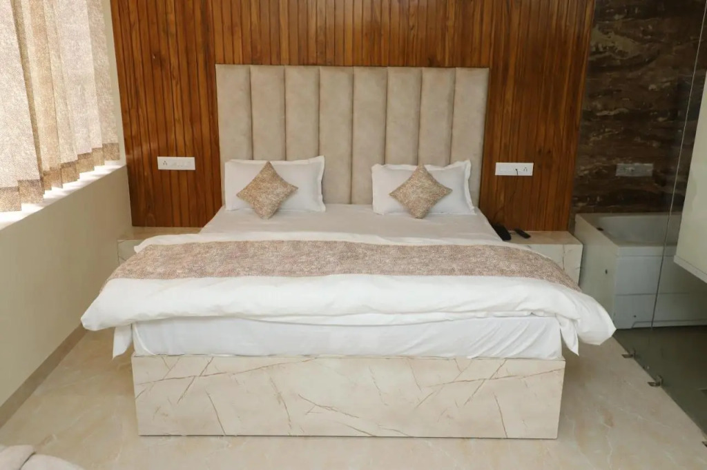 Ivory Hotel