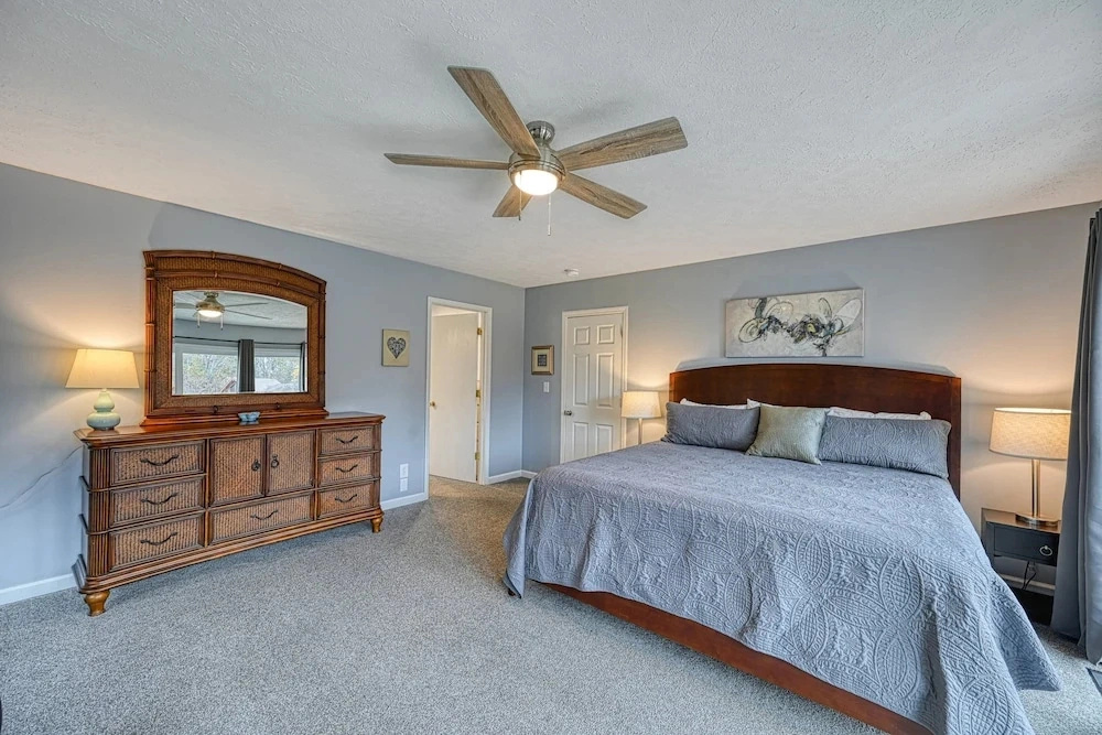 Yellow Fellow - Lake House With hot Tub, Waterfront Deck, Swimming Cove & Firepit