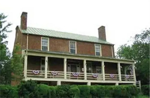 The Inn At The Crossroads