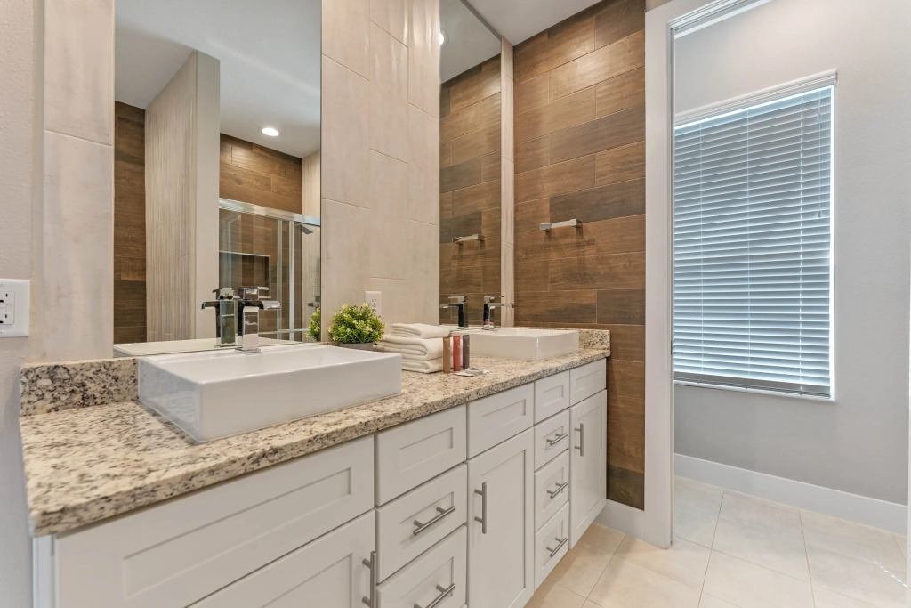 5 Bedrooms/ 5 Bathrooms Summerville Resort (7569 S, Kissimmee, US