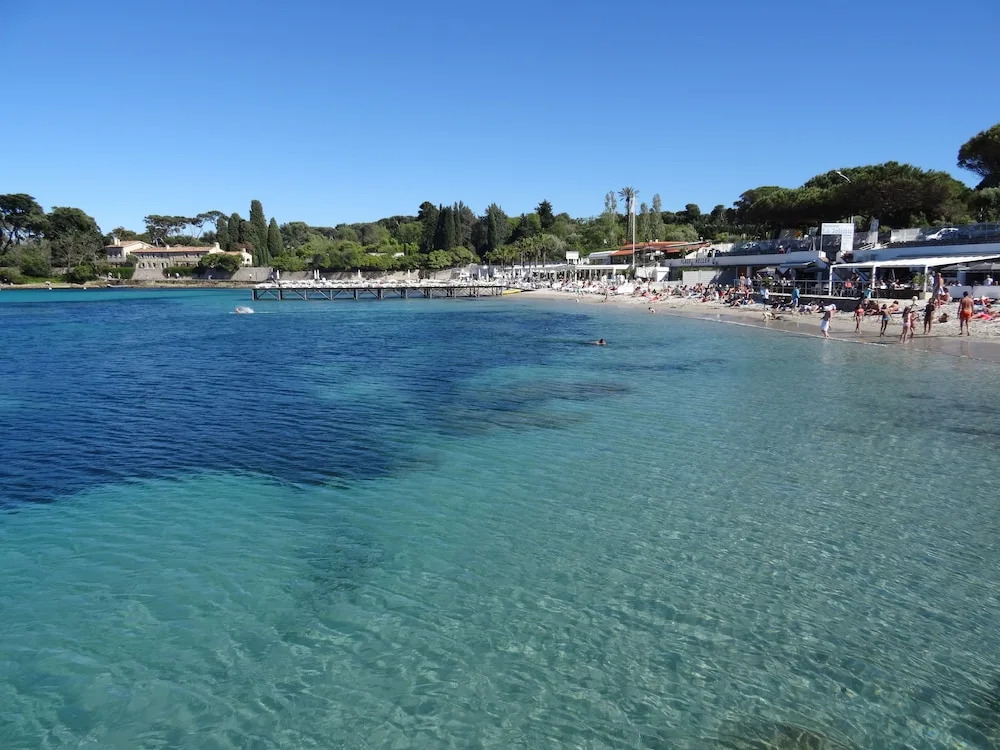 Waterfront Apartment Cap d'Antibes