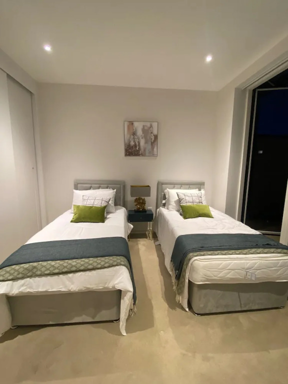 Marvelous 3 Bed Penthouse in Kewbridge