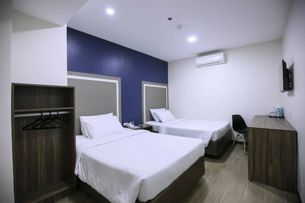 S Hotel & Residences