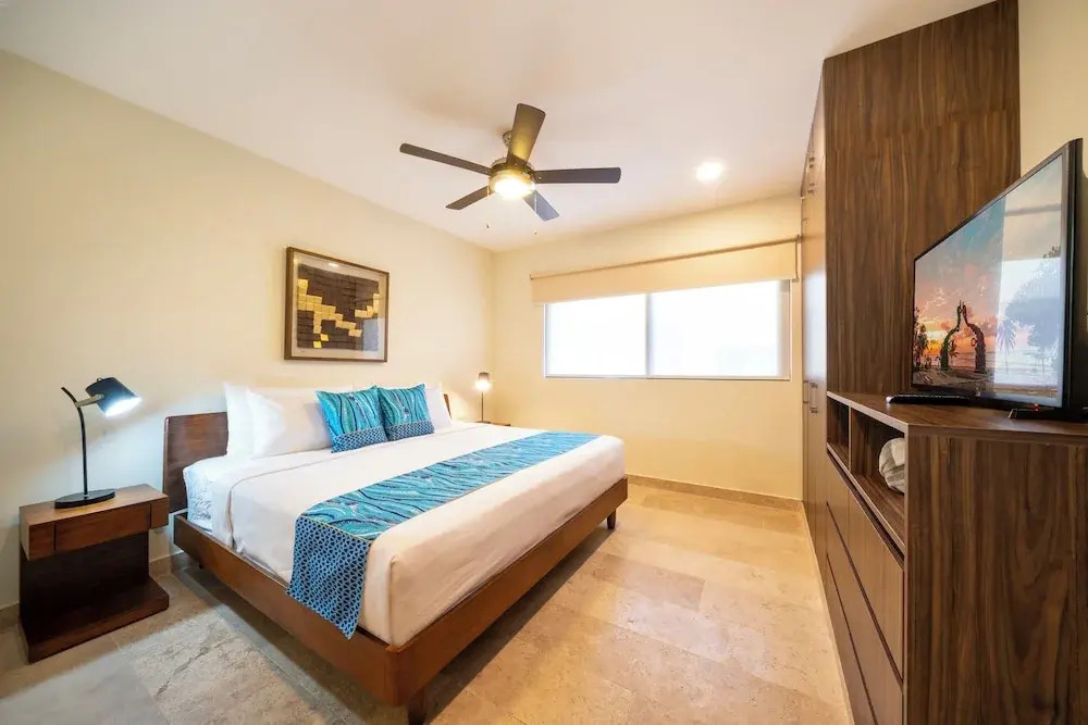 Modern PH with 2 Br & Pool at Arena 509