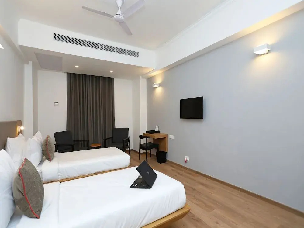 OYO Townhouse 028 Corporate Suite