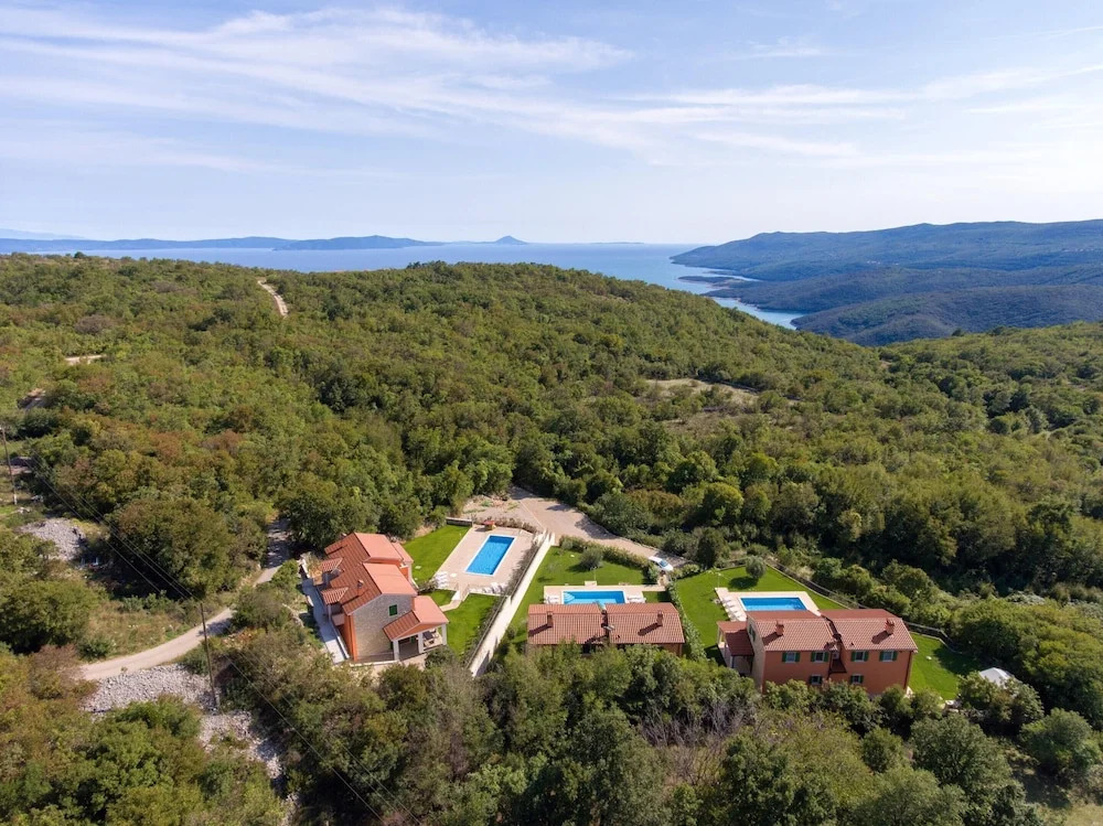 House With 2 Bedrooms in Ripenda Kras, With Wonderful Mountain View, Shared Pool, Enclosed Garden - 2 km From the Beach