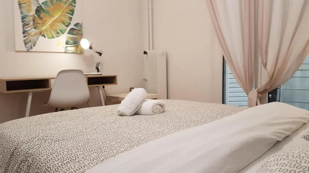 Teal Apartment - Athens Center, 4 BD, 2 BATH
