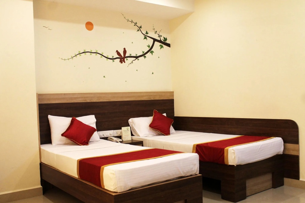 HOTEL GREEN TREES