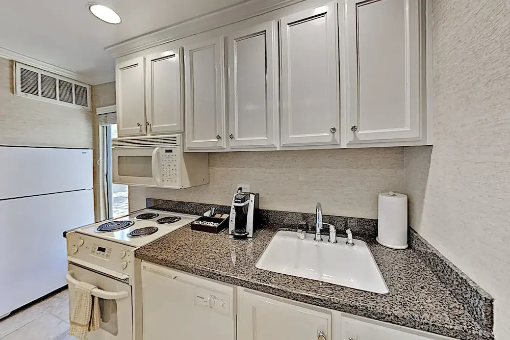Silv496p 1 Bedroom Condo