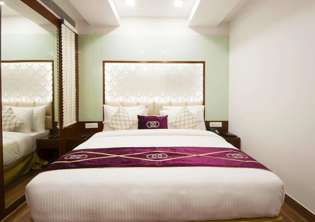 Hotel Star Palace - Near Karol Bagh Metro