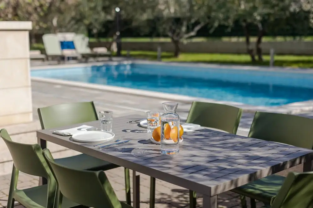 The Olive Poolhouse