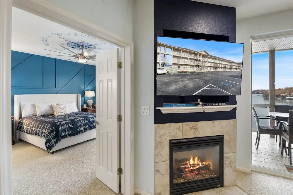 Nautical-inspired Lakefront Unit w/ Awesome Views