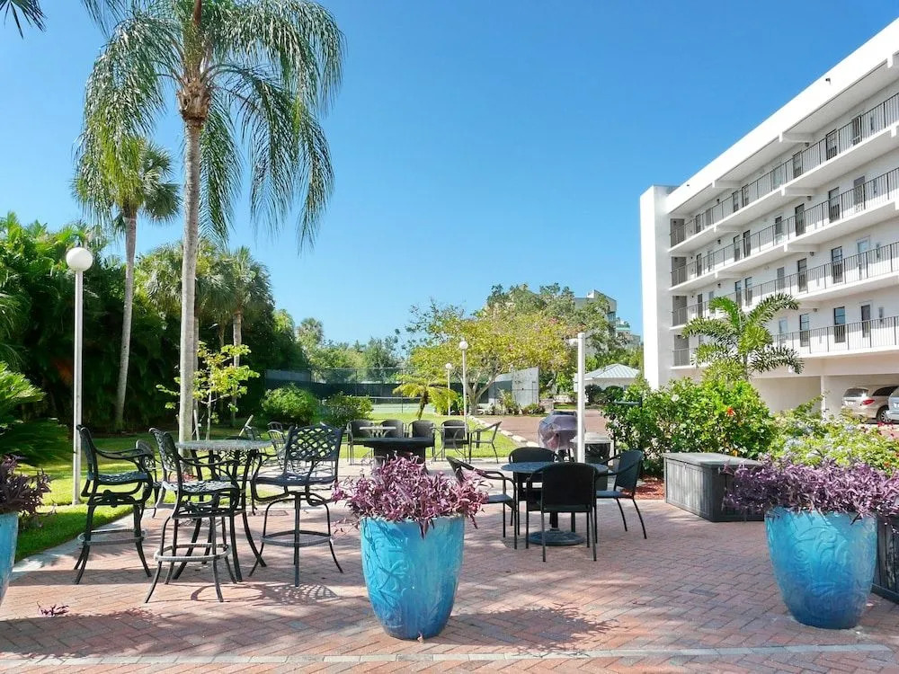 Stylish Condo Across From South Beach