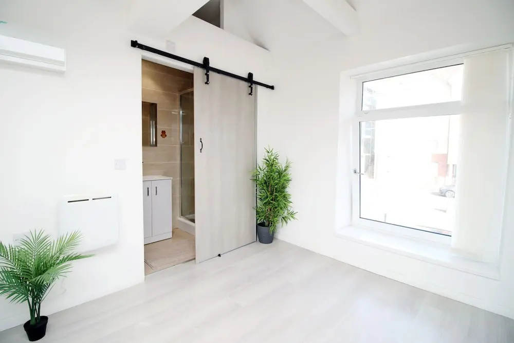 Skyline Immaculate 2-bed Apartment in Swansea