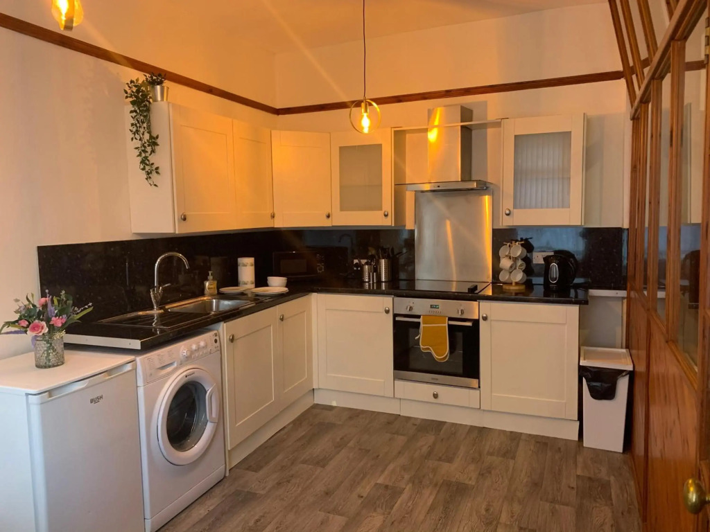Rodsley - 2 bed Gateshead flat in central location free parking close to Saltwell Park free WIFI and Netflix