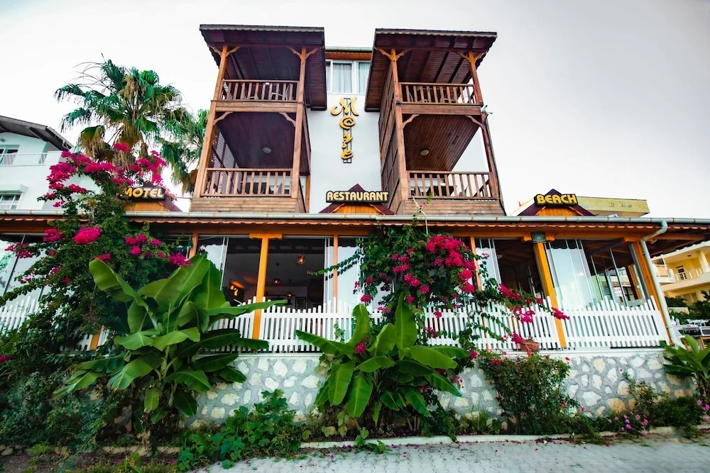 Mose Restoran Motel Beach