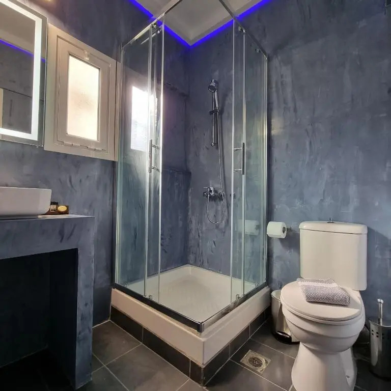 Red Rooms Tsimiski 60