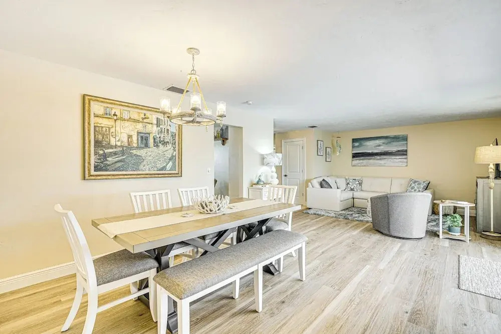 5 Mi to Beach: Cape Coral Oasis w/ Lanai