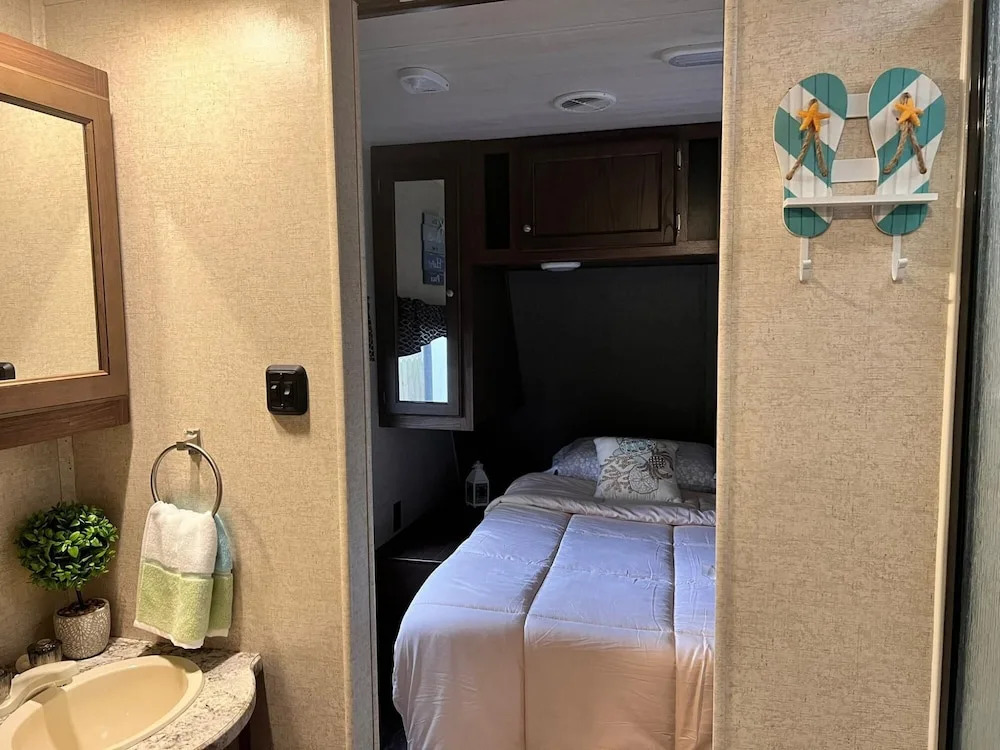 RV Camper Paradise on the Wheels Near Clearwater Beaches