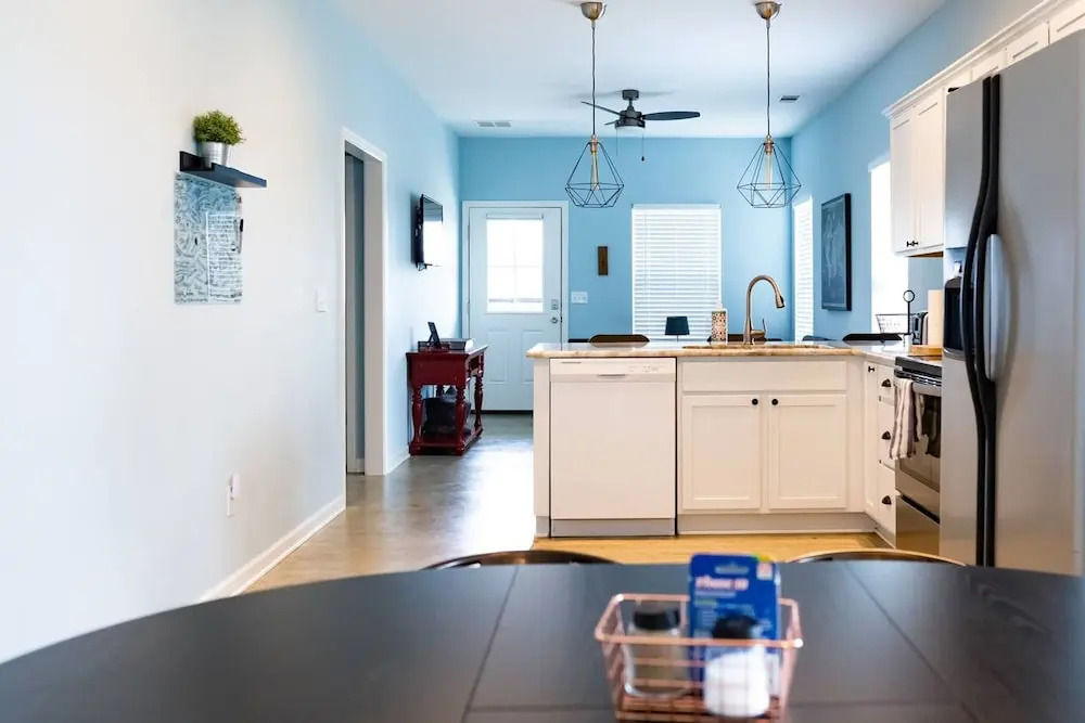 Clean & Serene House Studio - easy onoff I-40