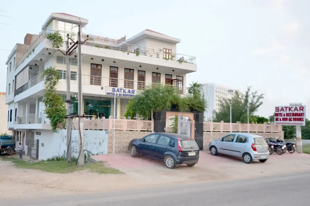 OYO 19035 Hotel Satkar