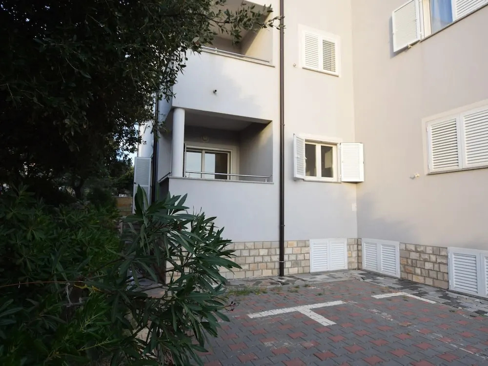 Apartment in Mandre Near the Sea