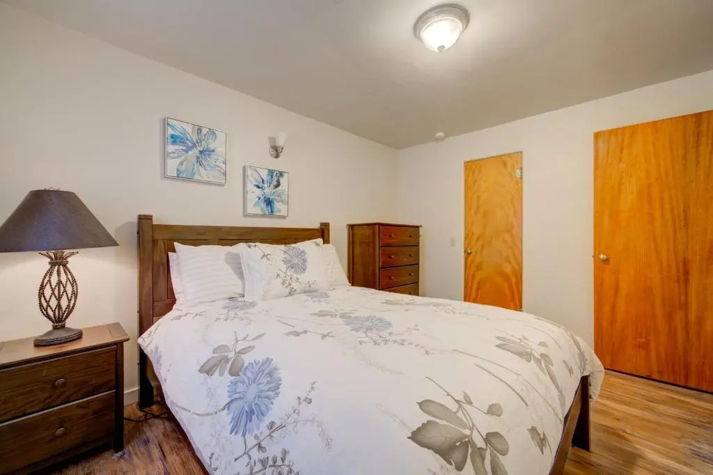 3 bedroom remodeled apt, 4 blocks from downtown