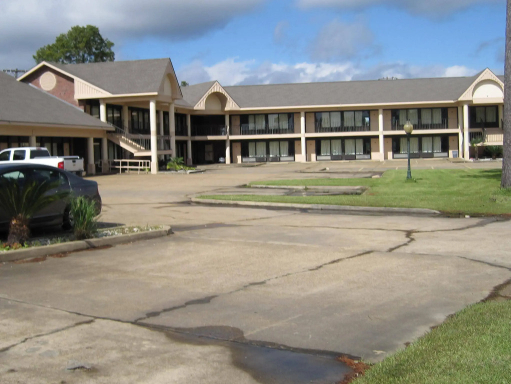 Oakwood Inn