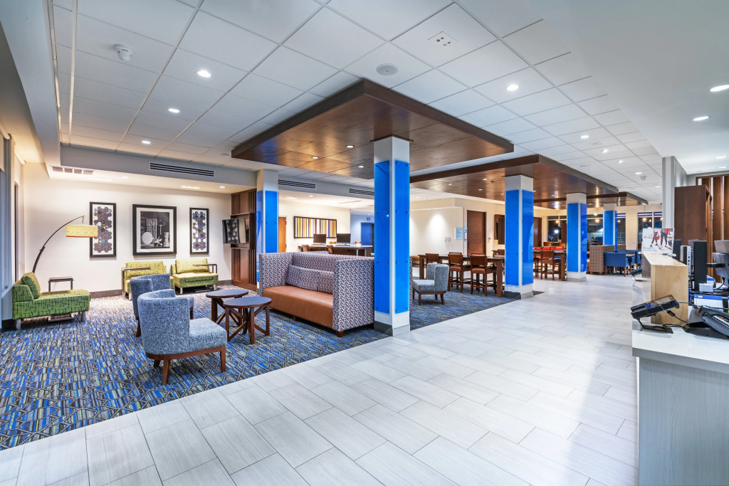 Holiday Inn Express & Suites Parsons by IHG