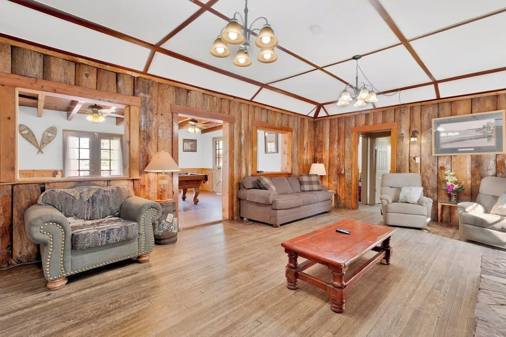 Lodge House #100
