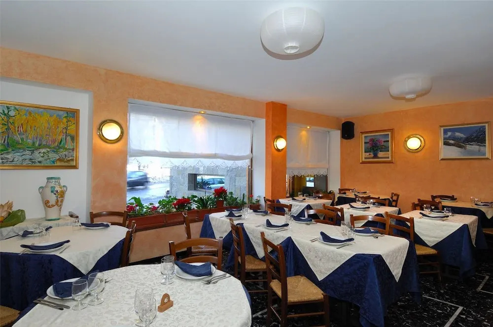Hotel Bucaneve