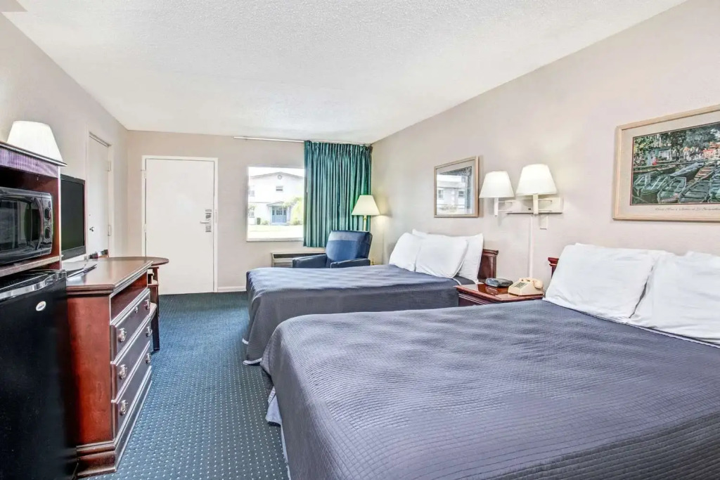 Super 8 by Wyndham Kissimmee