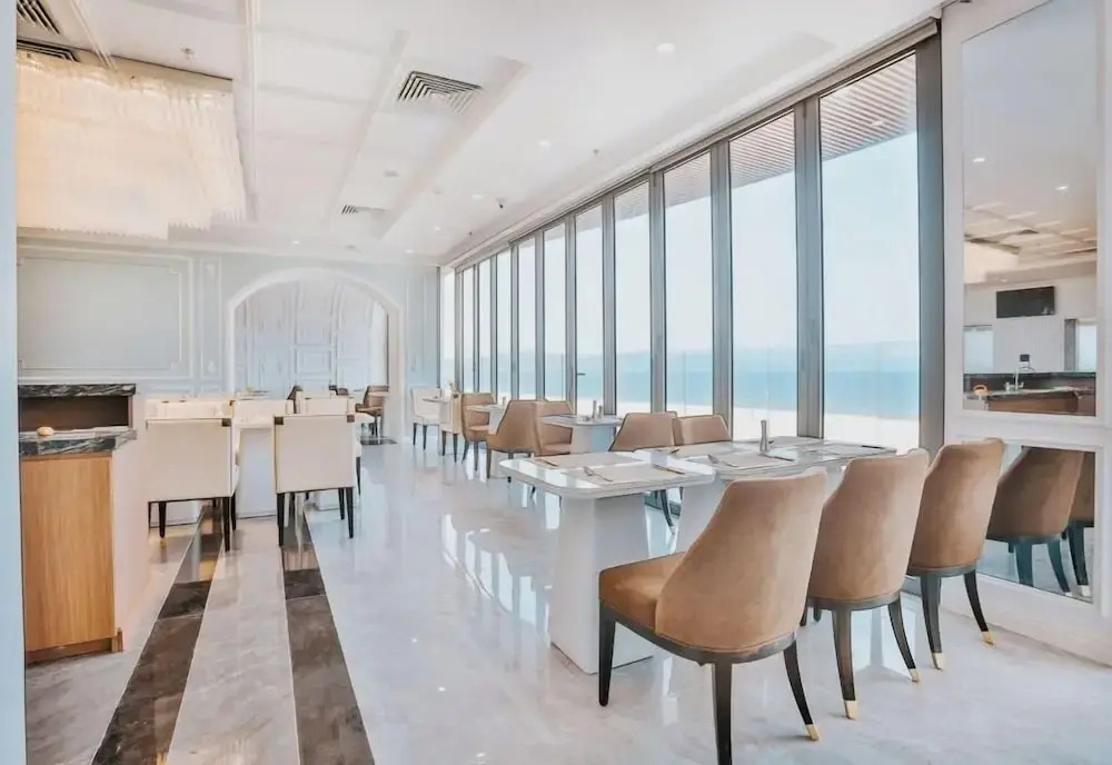La Vague Hotel