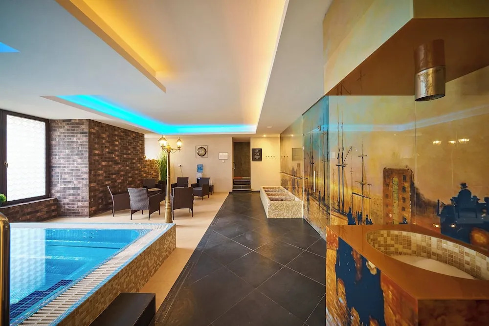Hotel Queens
