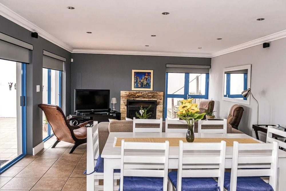 Charis to Theo - Relax in Style at This 3-bedroomed Langebaan Holiday House