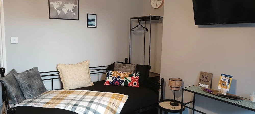 Apartment - Sleeps 5, Free Parking & Sun Terrace