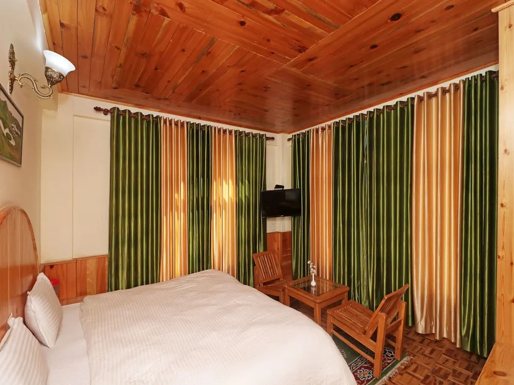 OYO 13716 Home Studio River View Naggar Road