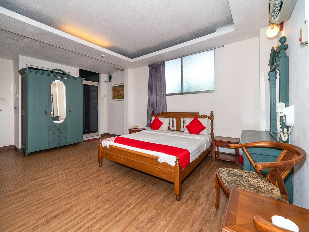Hotel Holiday Park by OYO Rooms