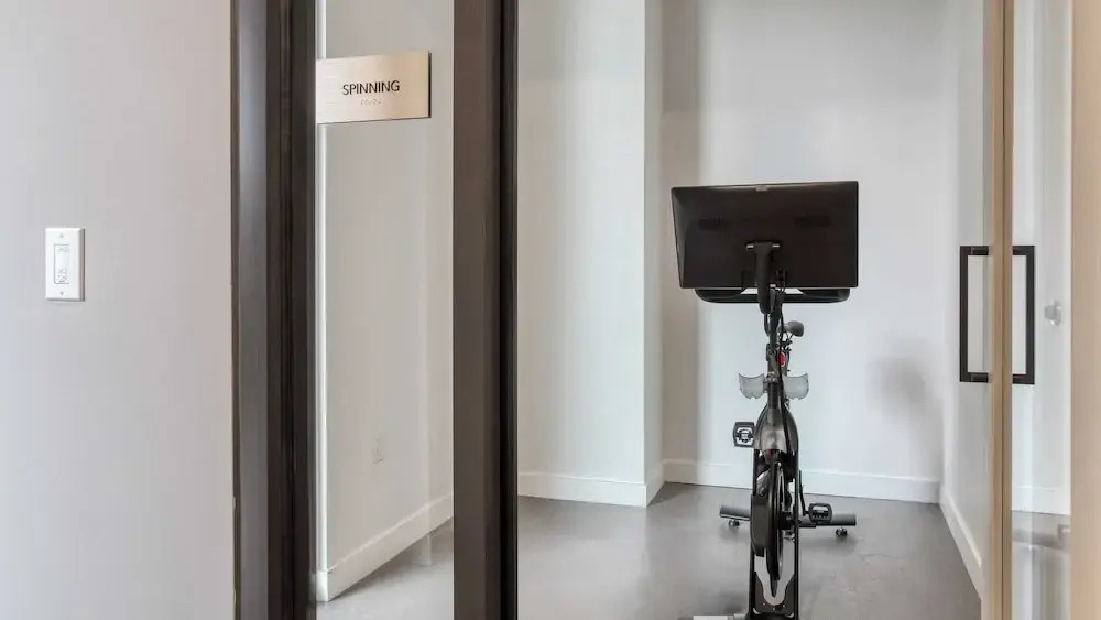 The Emma Penthouse 29th Floor + Incredible Views Rooftop Pool & Gym 1 Block to Rainey Street Avantstay