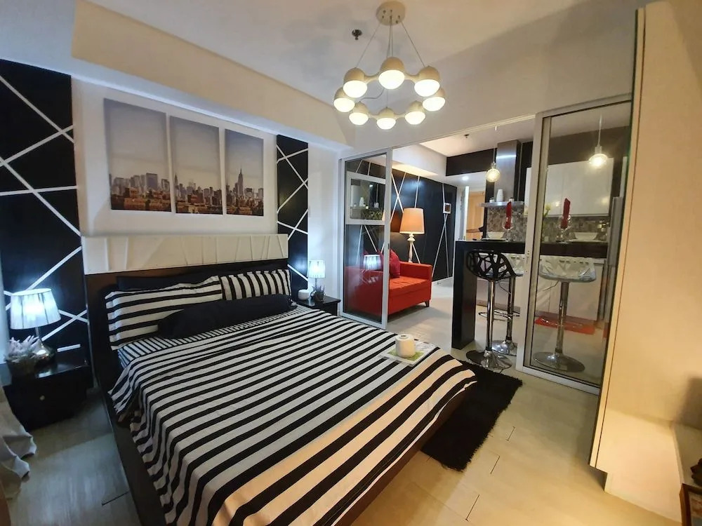 Manila Urban Resort at Azure
